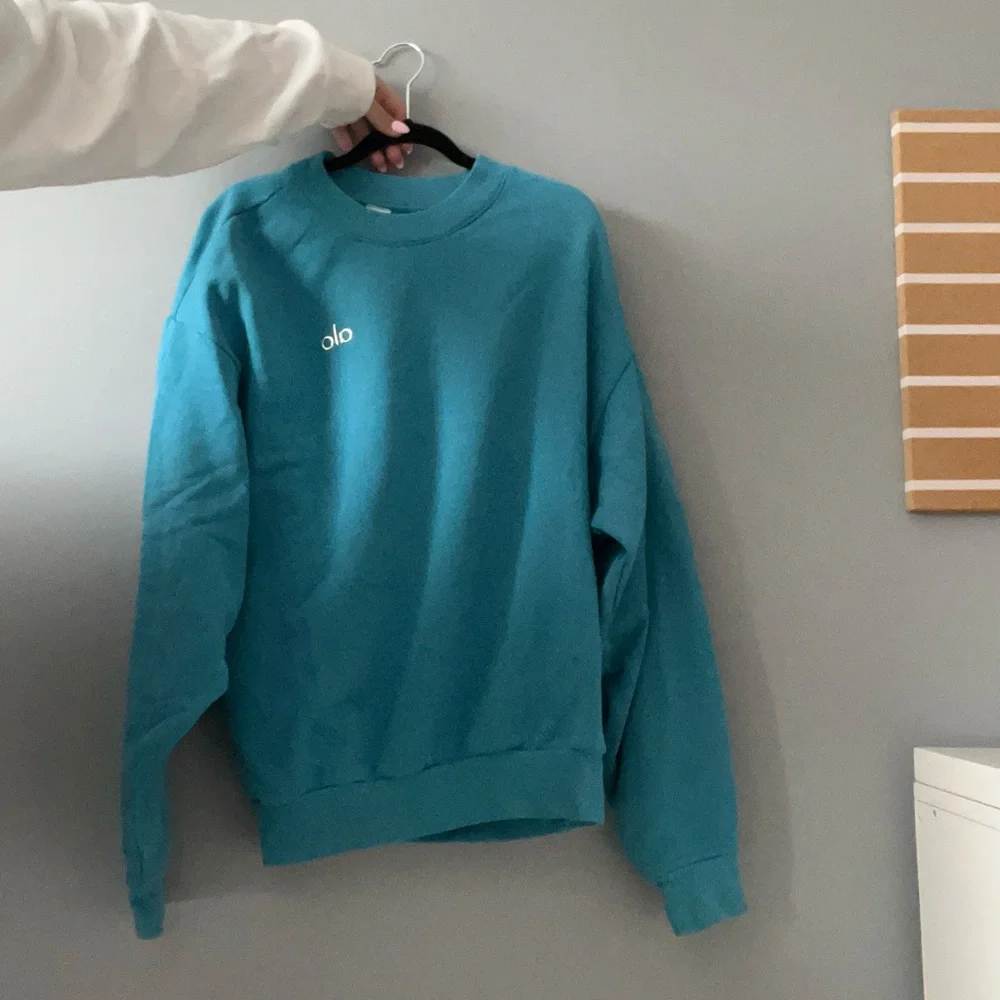 ALO Yoga Teal Sweatshirt - Picture 1 of 3